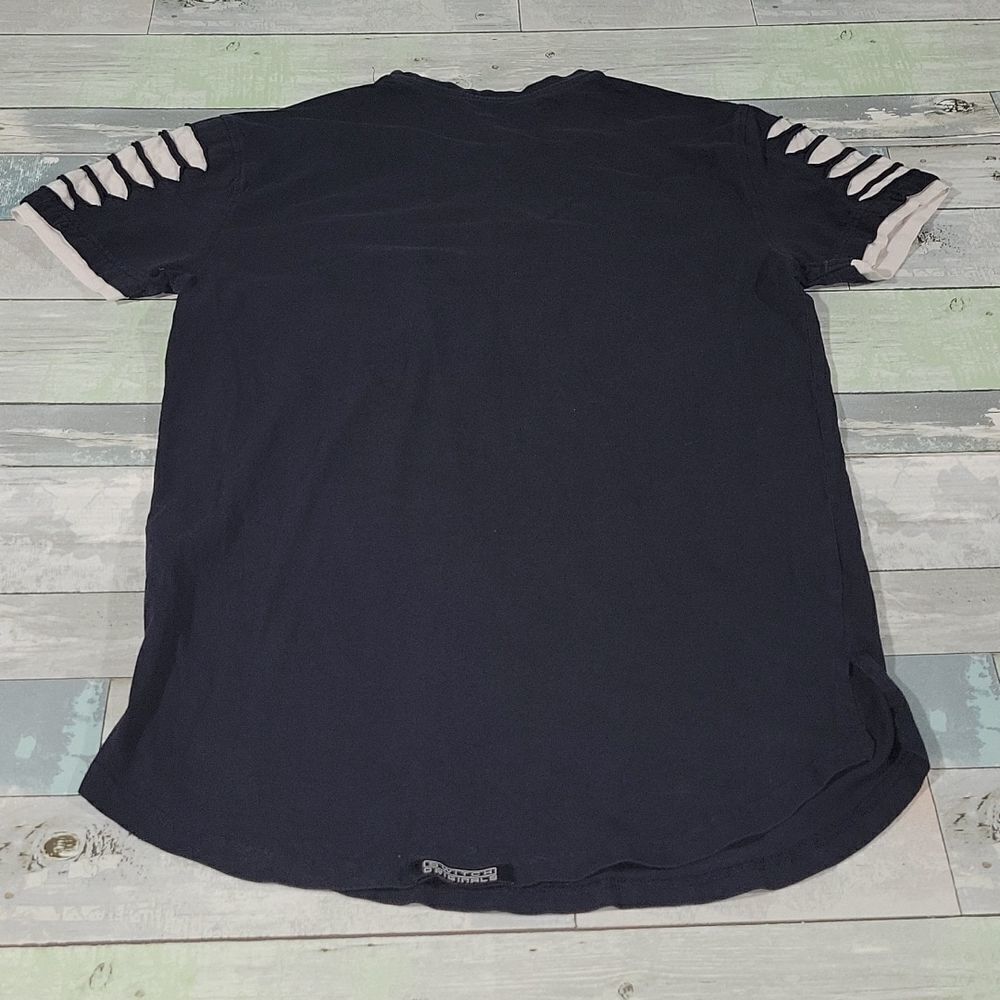 Switch Remarkable Shirt size Medium - Picture 3 of 4